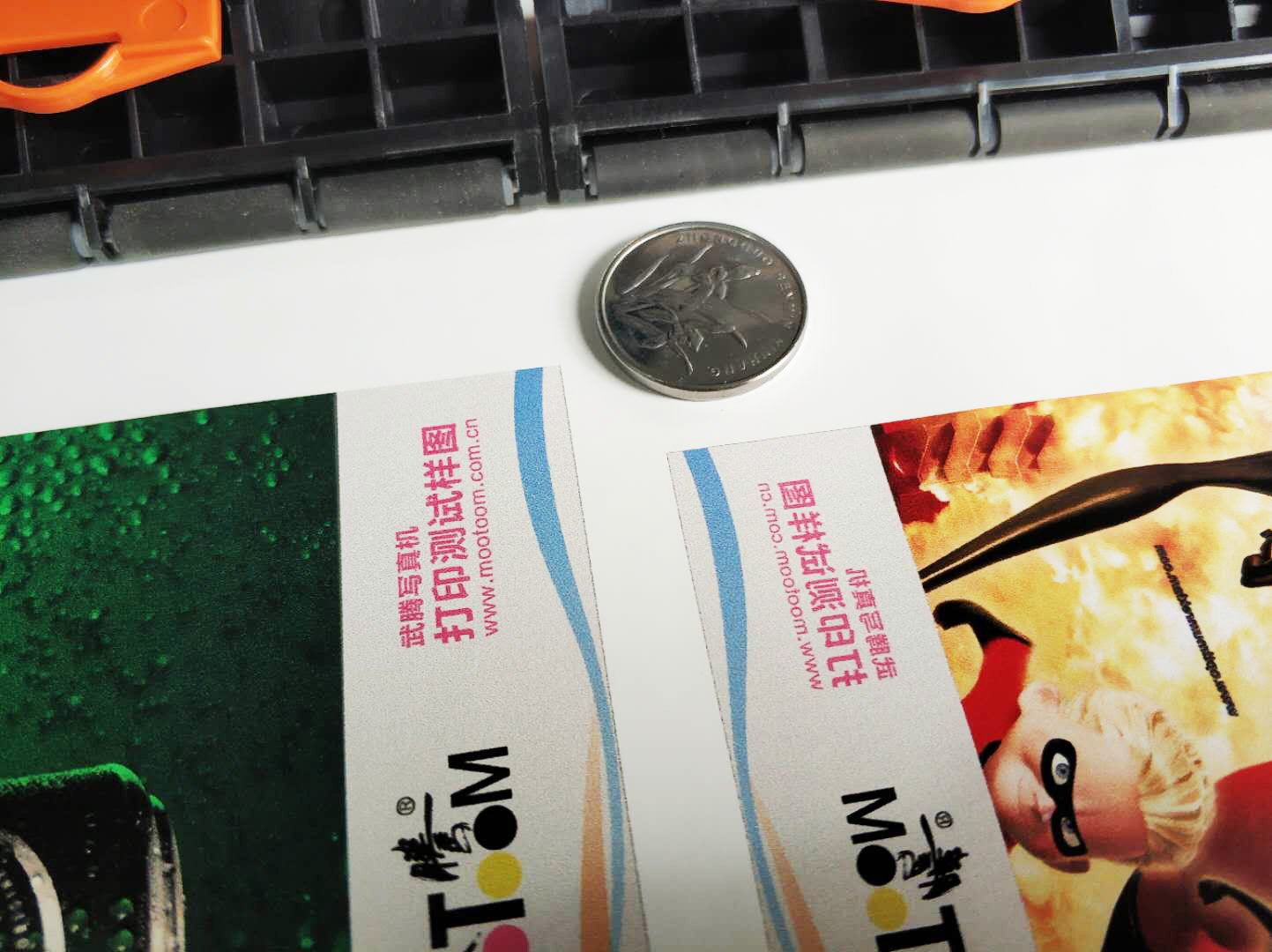丝网印黑色网框与打印测试样布特写