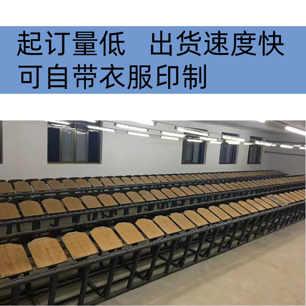标注起订量低、可自带衣服印制的宣传图，下方车间货架实拍